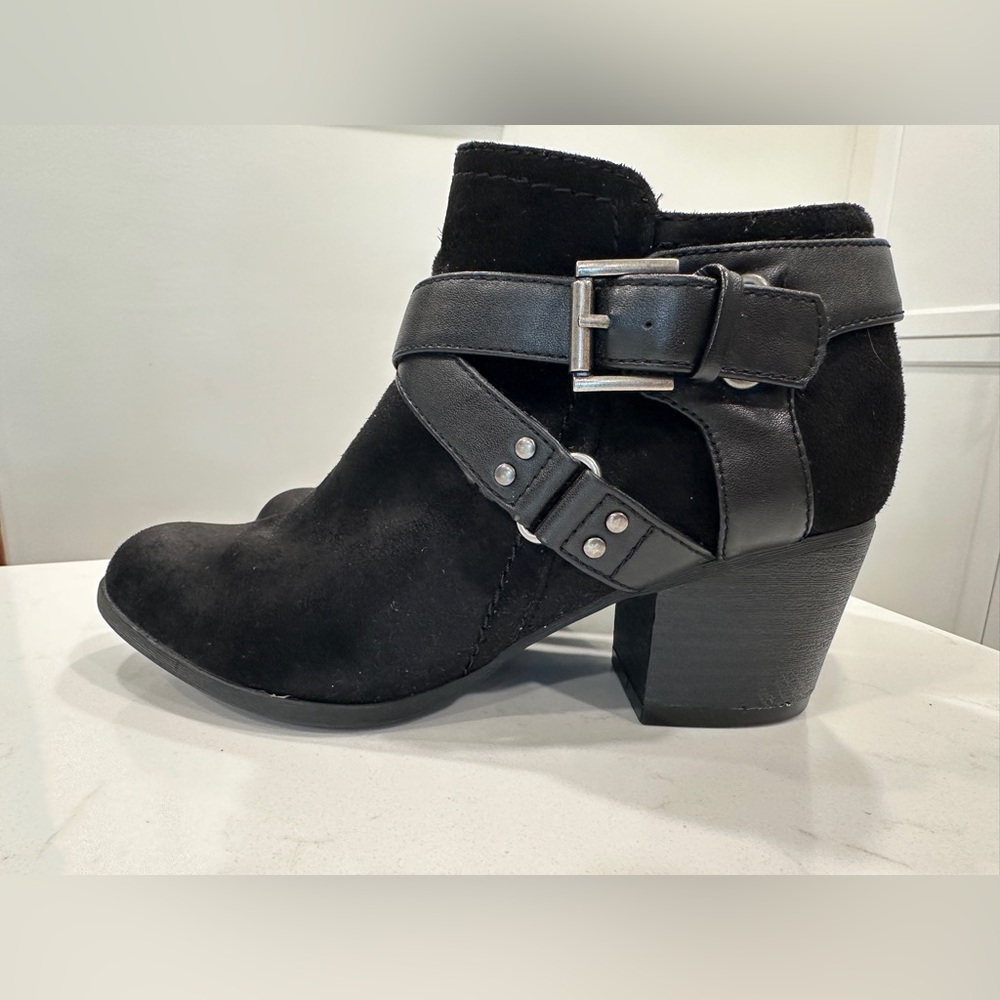 Indigo Rd. 6 EUC Black Ankle Boots with Buckle Detail 2” Heel